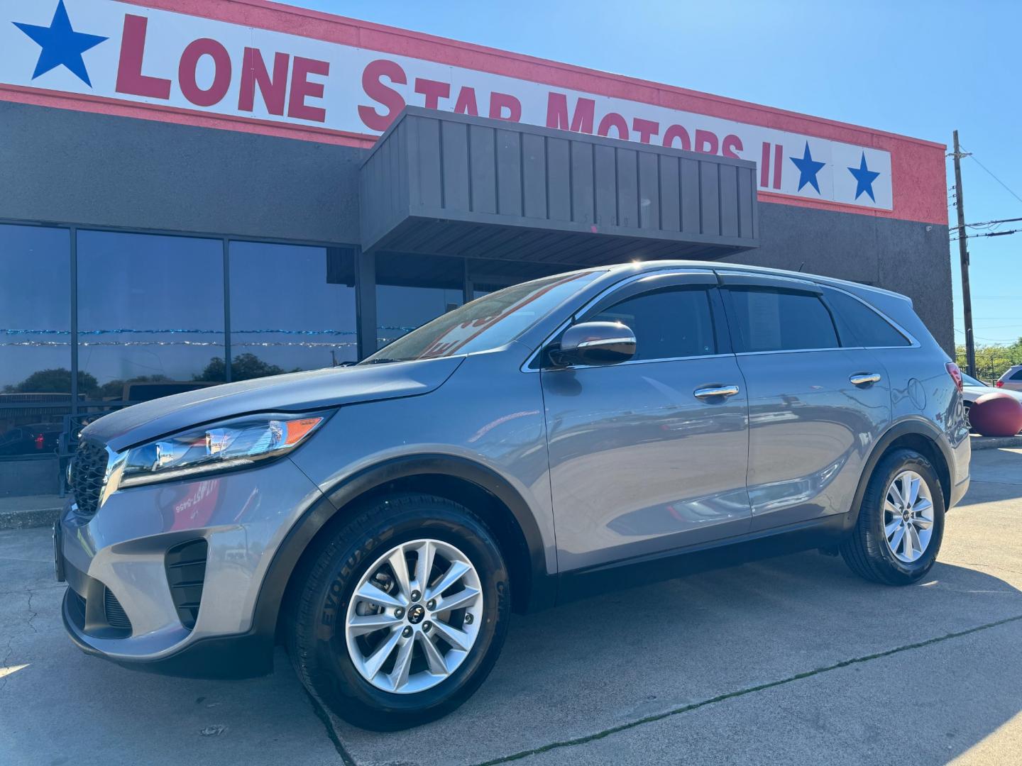 2019 SILVER KIA SORENTO LX; L (5XYPG4A30KG) , located at 5900 E. Lancaster Ave., Fort Worth, TX, 76112, (817) 457-5456, 0.000000, 0.000000 - Photo#0